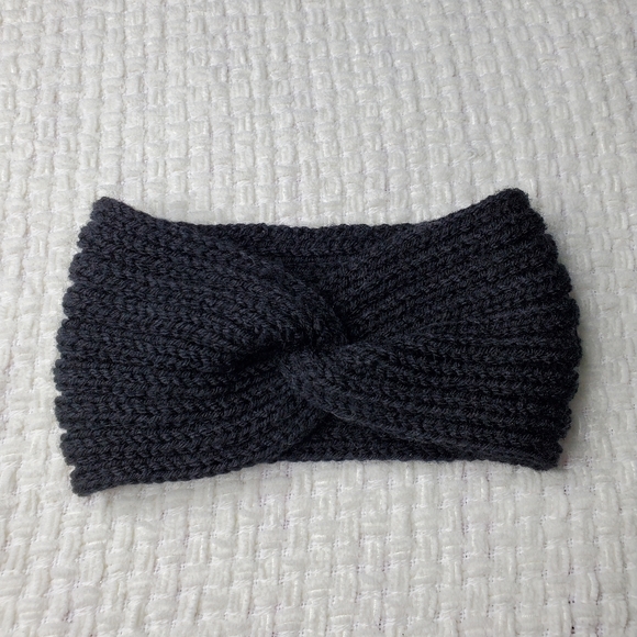 NWOT Shein Black Knit Twist Headband Earmuffs - Picture 2 of 3
